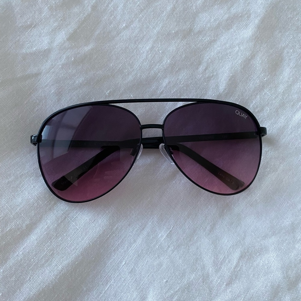 Quay Vivienne Black Purple Sunglasses